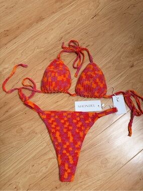 Shondel sz M LA BON BIKINI TOP and BOTTOMS Crochet Knit Swim
Suit